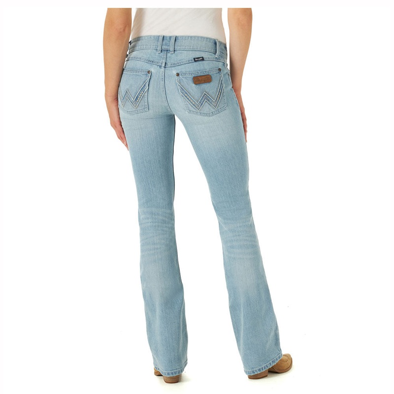 2315026 Wrangler Women’s Mae Mid Rise Boot Cut Jean – Light Wash