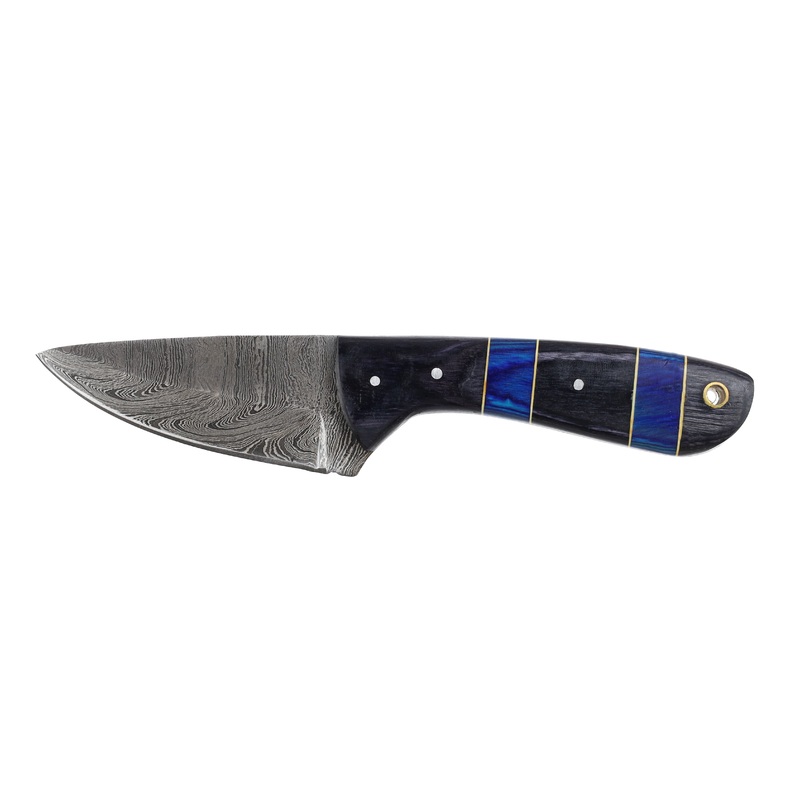 Lariat Nightfall – Hand-Forged Damascus Skinning Knife with Black Horn & Blue Pakka Wood Handle