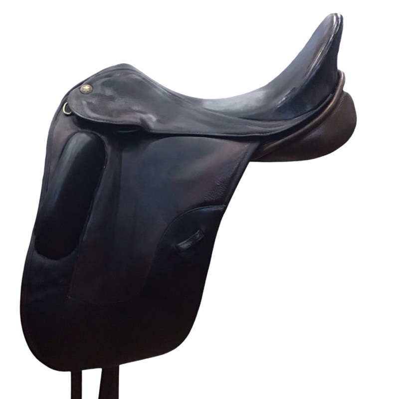 18″ Hennig Medium/Wide Used Dressage Saddle – H