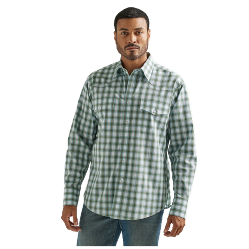 112326353 Wrangler Men’s Wrinkle Resist Long Sleeve Western Snap Shirt – Green