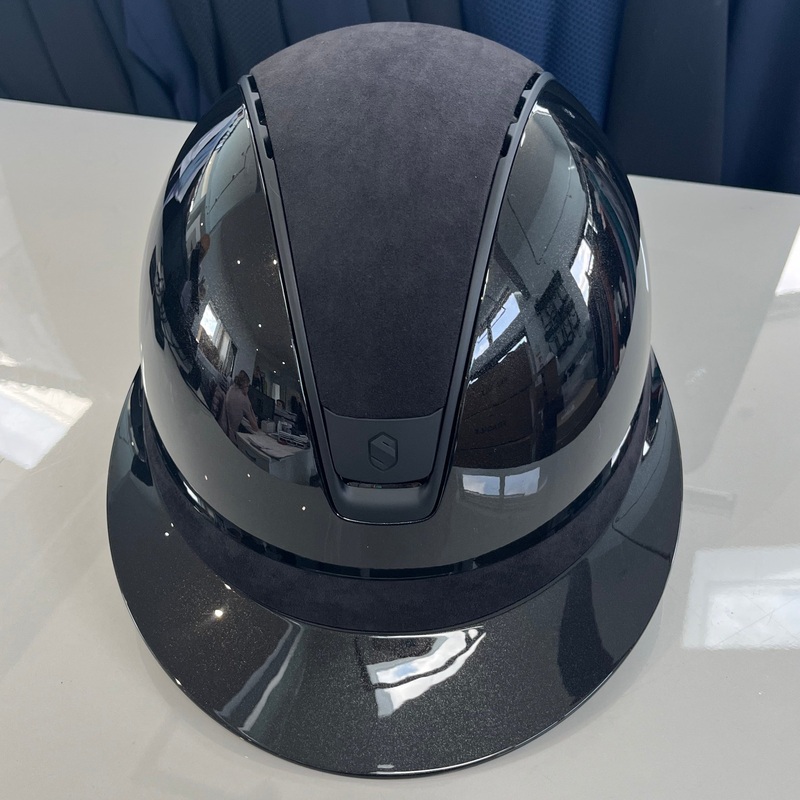 Samshield Miss Shield 2.0 Black Glossy with Alcantara top and frontal band with black matt trim and badge M – in stock and ready to ship!