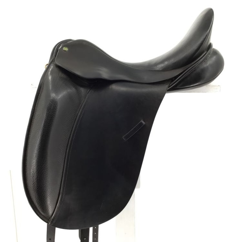 17.5″ Windsor used dressage saddle B