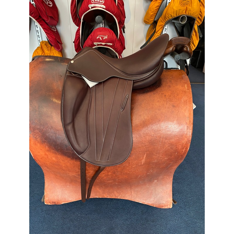 Butet Dressage 17 Inch 2023