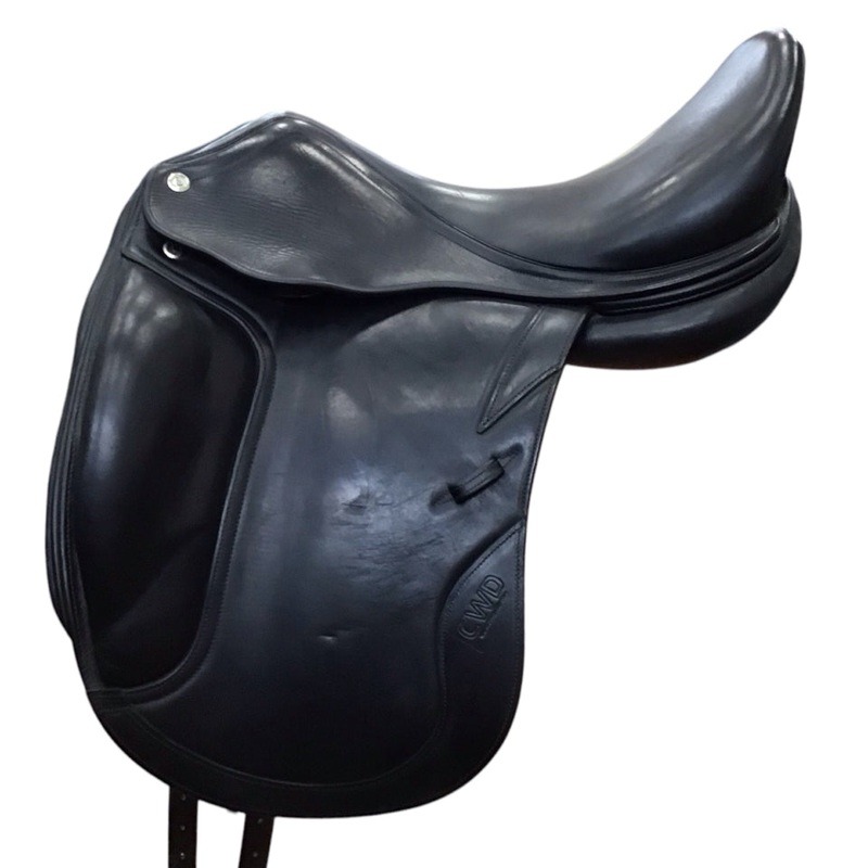 18″ CWD SE05 Medium Used Dressage Saddle – H