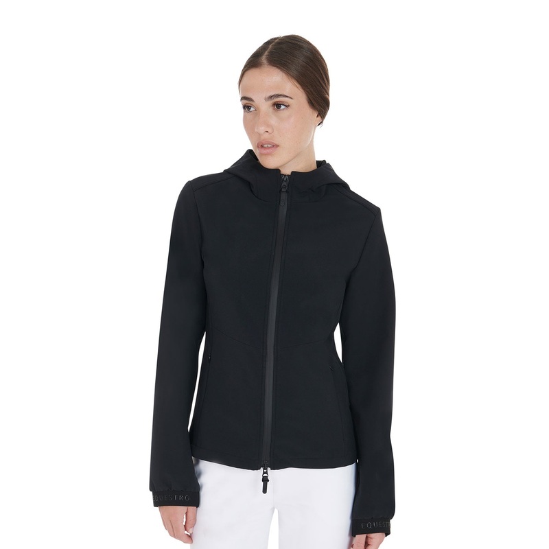 WOMEN’S SLIM FIT SOFTSHELL JACKET WITH CONCEALED POCKETS
