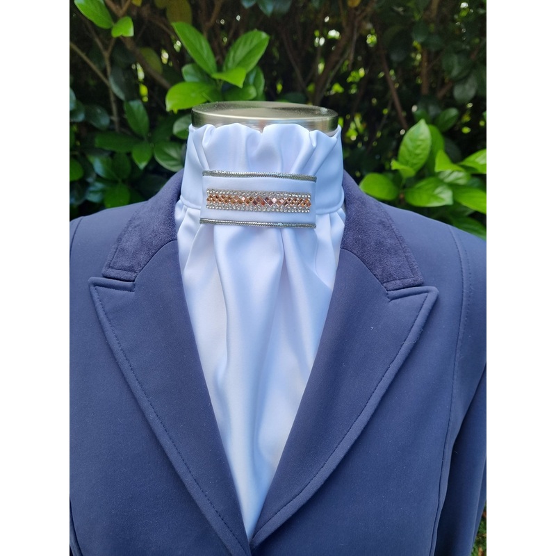 Cadenza stock tie ~ White Euro style with rose gold crystal grey piping