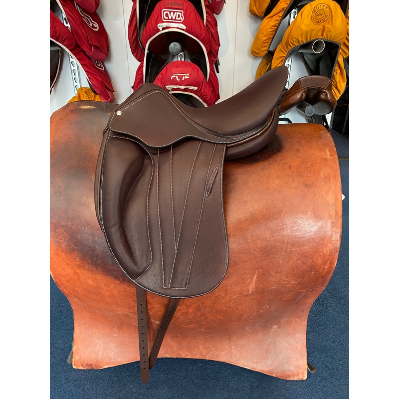 Butet Dressage 17.5 Inch 2023