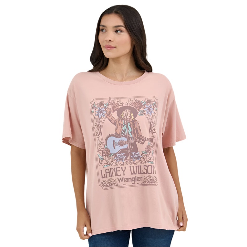 112361044 Wrangler Women’s Lainey Wilson Short Sleeve Oversize Graphic T-Shirt – Misty Rose