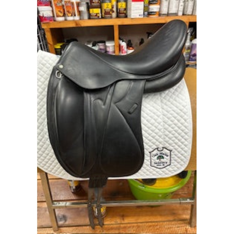 2018 Devoucoux Makila Dressage Saddle – 18″